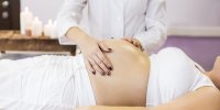 Un bébé retiré de l'utérus pour être soigné puis replacé pour la fin de la grossesse 