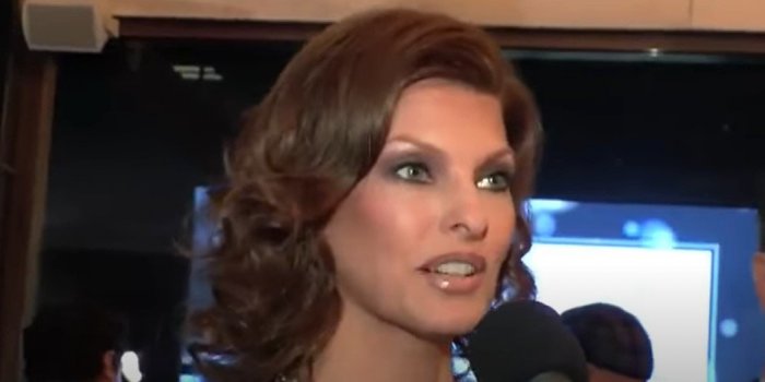 Linda Evangelista victime d’une chirurgie ratee : “je ne vais plus me cacher”