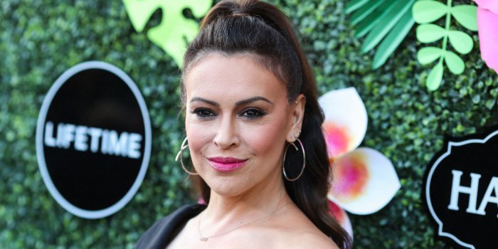 ”j’ai cru mourir” : Alyssa Milano, atteinte du covid, raconte ses terribles symptomes