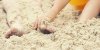 Un adolescent victime d’un ver parasite après s’être fait “enterré” dans le sable à la plage