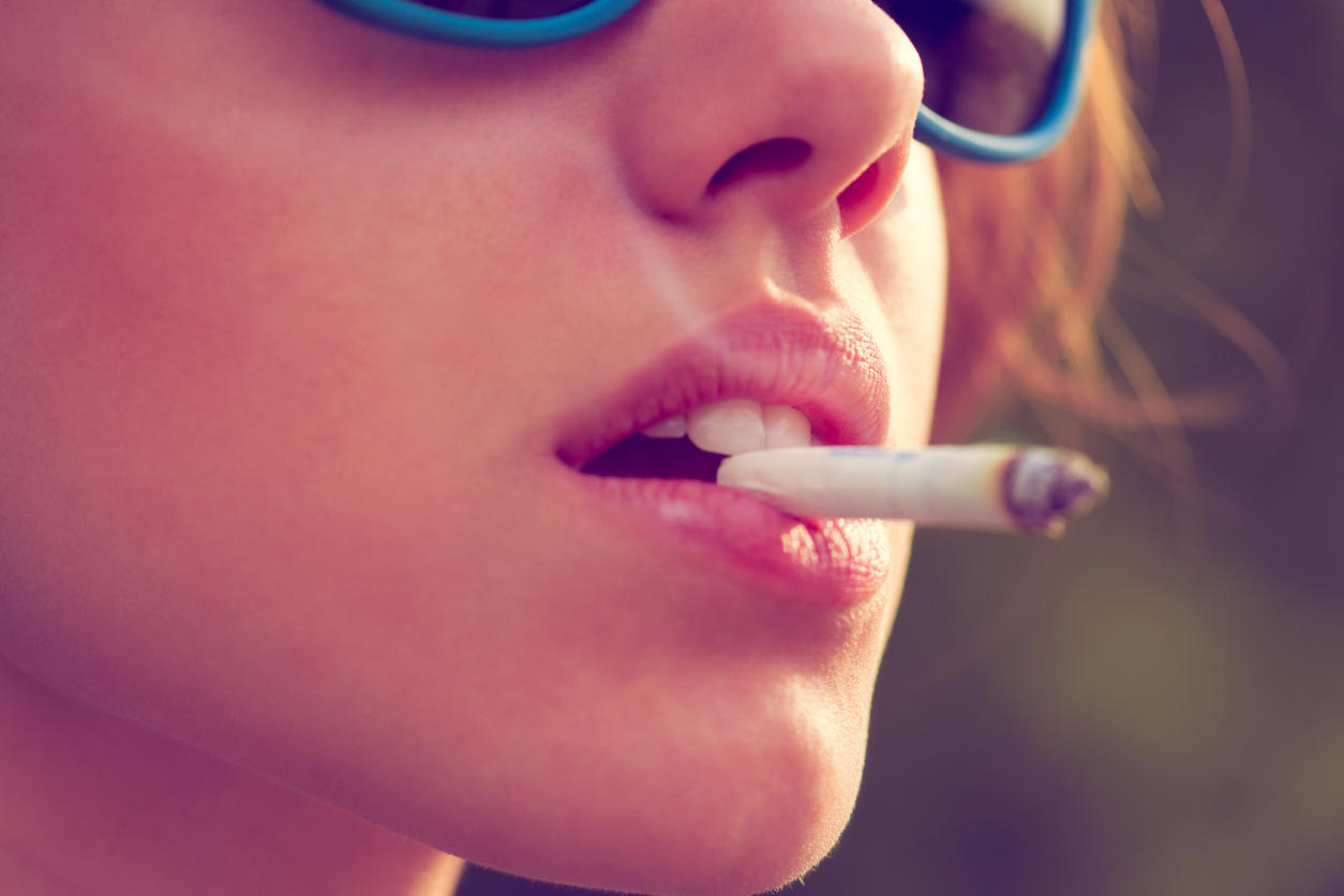Palais, langue, joue... Les méfaits de la cigarette sur votre bouche