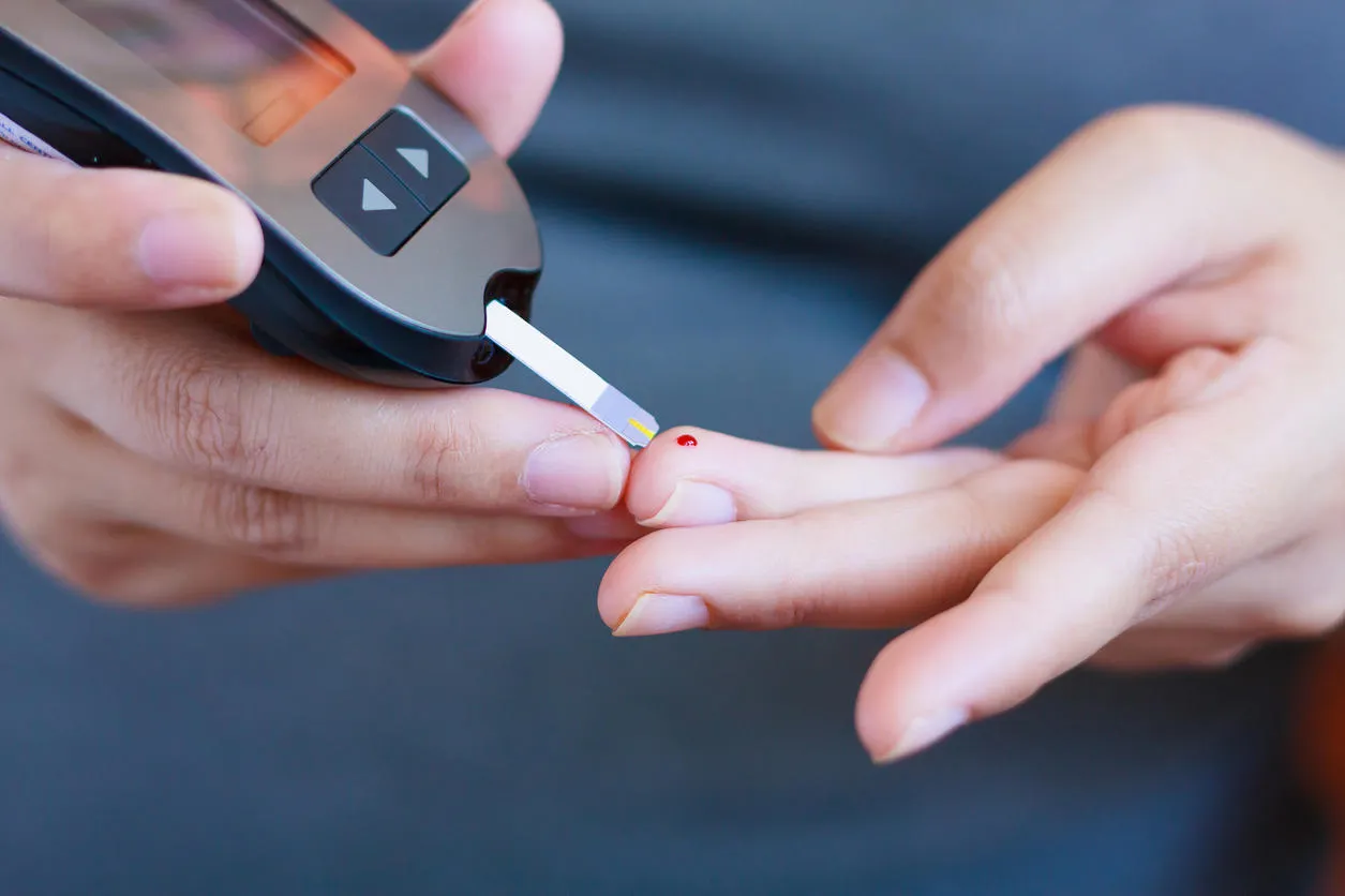 test blood glucose for diabetes in pregnant woman with glucometer