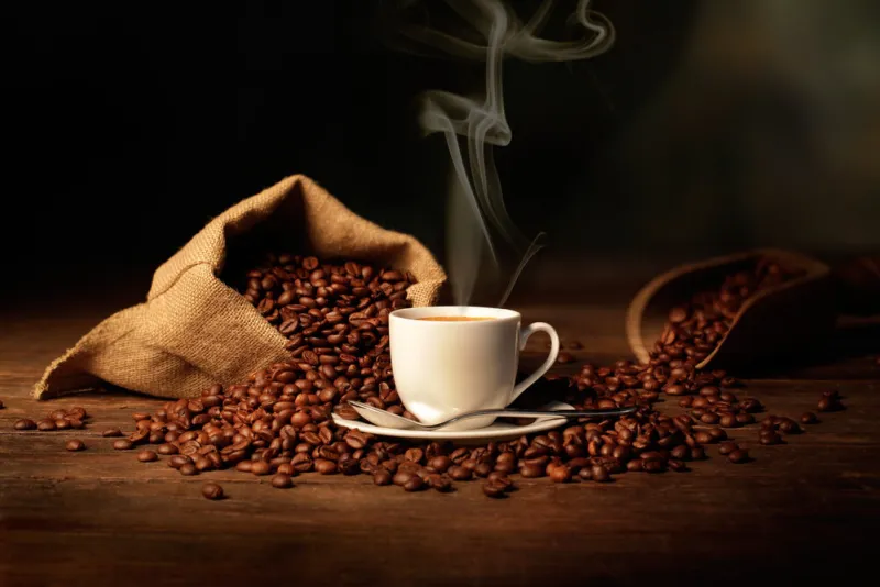 tazzina di caffè fumante tazzina di caffè fumante