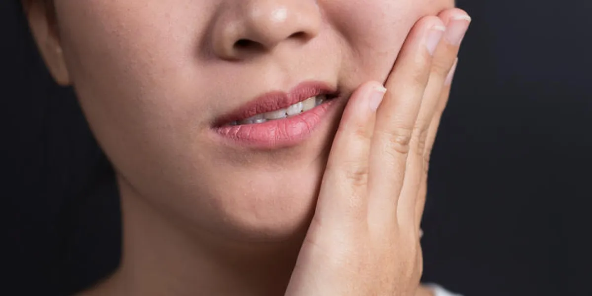 femme a mal aux dents