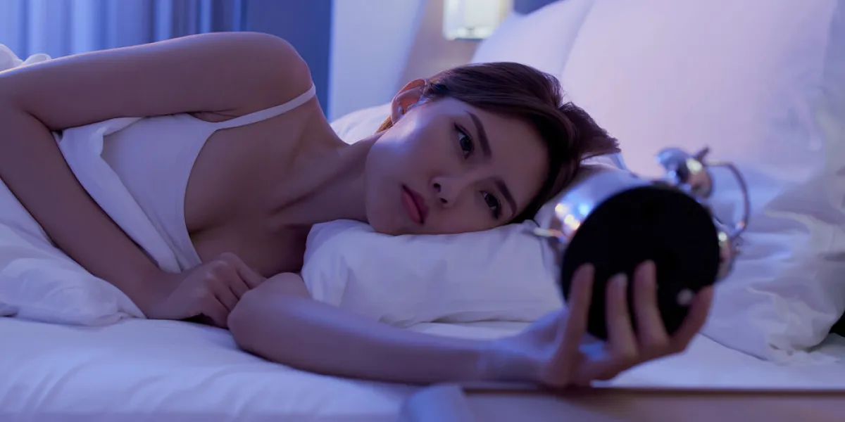 woman insomnia and can not sleep on the bed at night woman insomnia and can not sleep on the bed at night