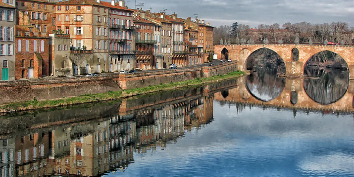 montauban on tarn river - old bridge montauban on tarn river - old bridge