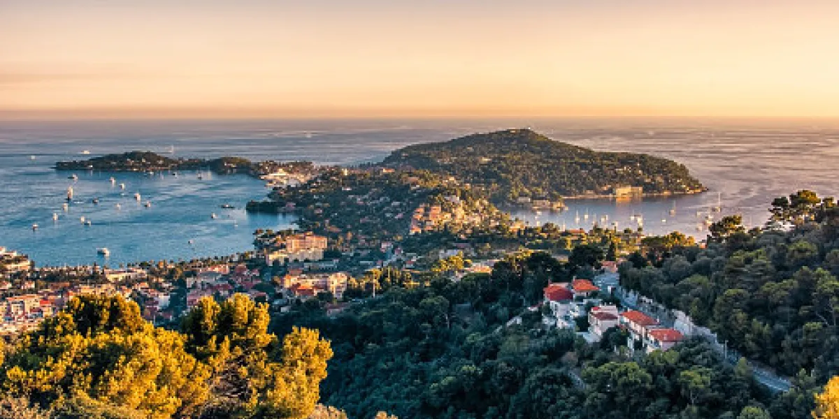 french riviera coastline in saint-jean-cap-ferrat french riviera coastline in saint-jean-cap-ferrat