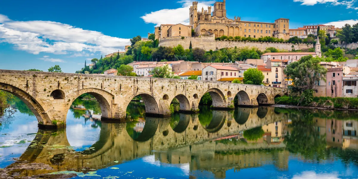 old bridge and cathedral in beziers - hérault, occitanie, france, europe old bridge and cathedral in beziers - hérault, occitanie, france, europe