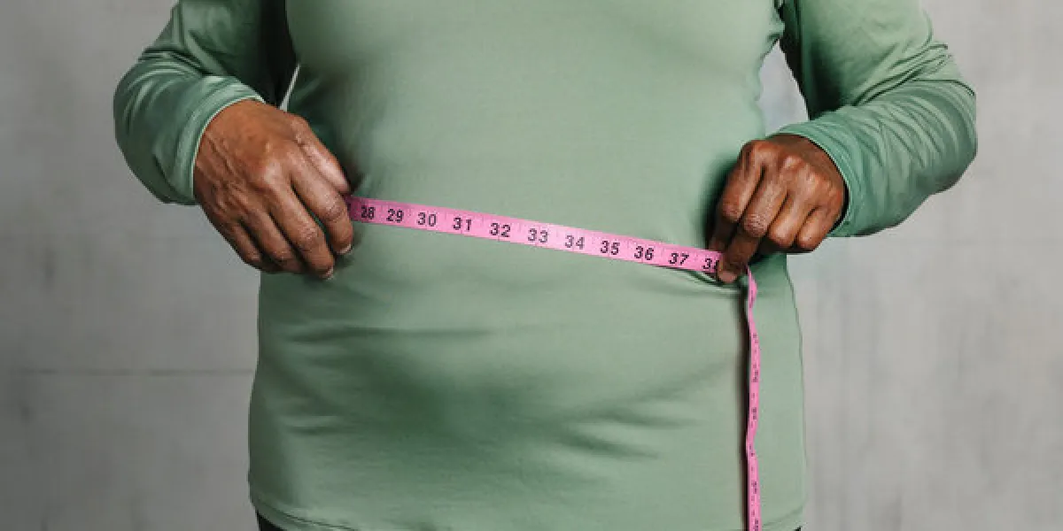 black woman measuring her tummy black woman measuring her tummy