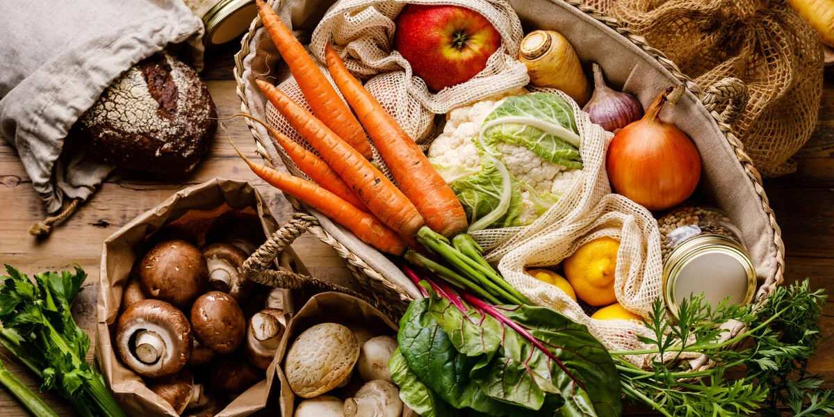 healthy food clean eating selection fruit and vegetable eco-friendly packaging reusable bag plastic free zero waste lifestyle