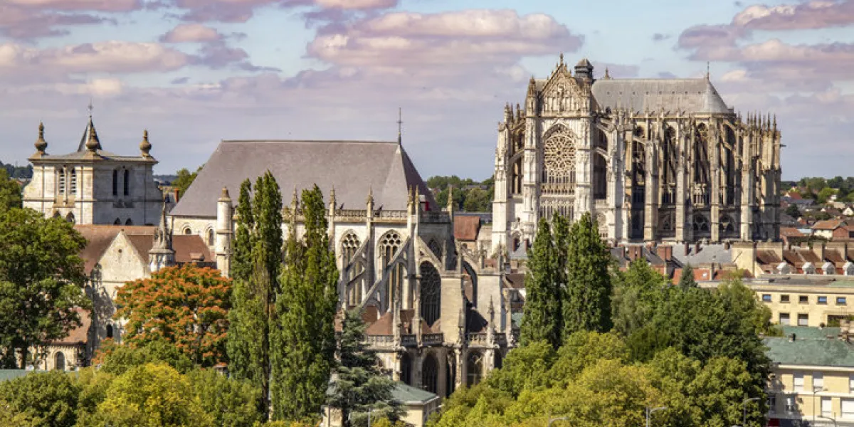 prise de vue de la cathédrale bâtie entre 1225 et 1567, possédant un choeur gothique de 4850 mètres, le plus haut du monde, au zoom 18 135, 200 iso, f 16, 1 160 seconde