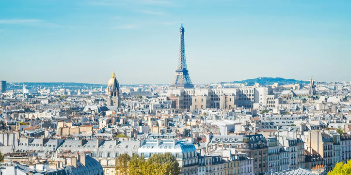 paris cityscape with eilffel tower and city view
