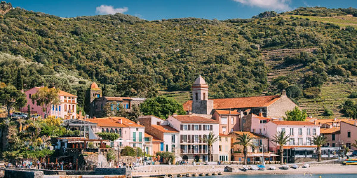 collioure, france collioure hilly cityscape in sunny spring day collioure, france collioure hilly cityscape in sunny spring day