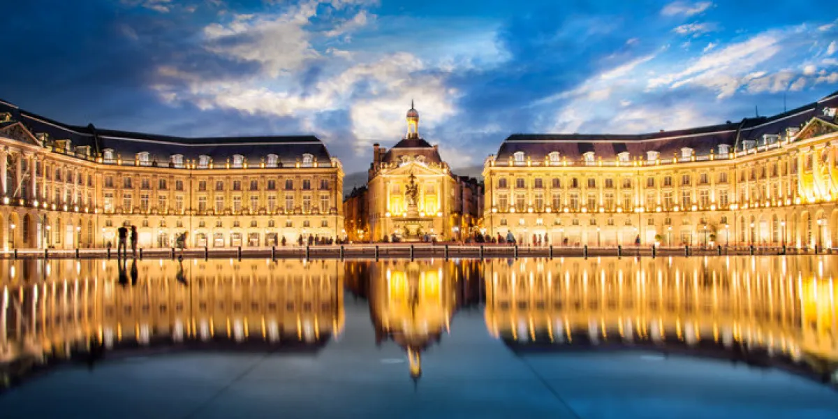 place la bourse in bordeaux, the water mirror by night, france