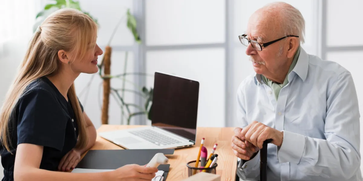 senior aide contrat