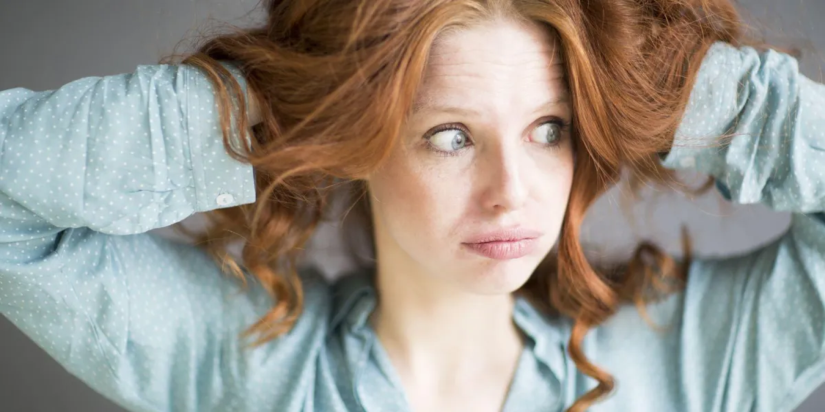 la femme pense surprise la femme pense surprise