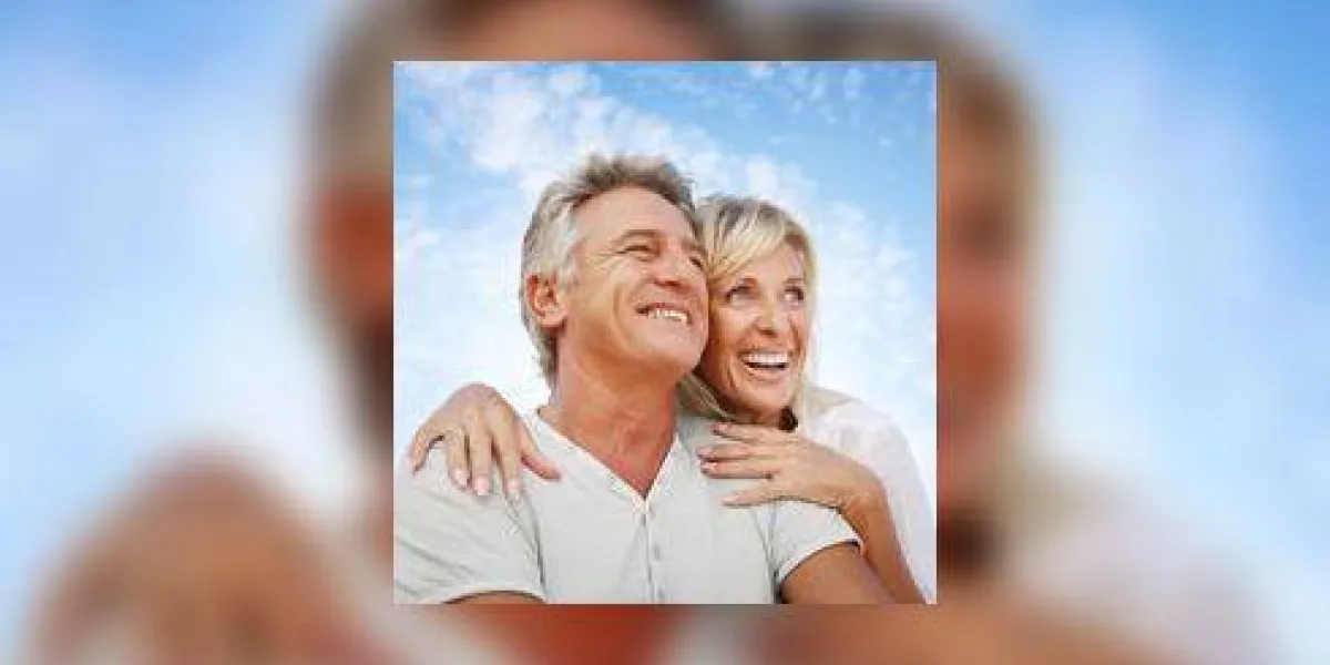 couple d'âge mûr souriant couple d'âge mûr souriant