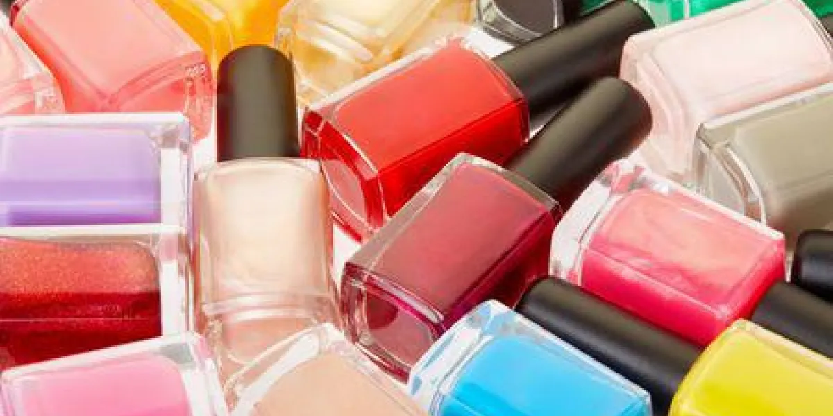 fond de bouteilles colorées vernis à ongles