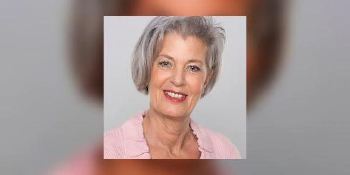 femme senior souriante