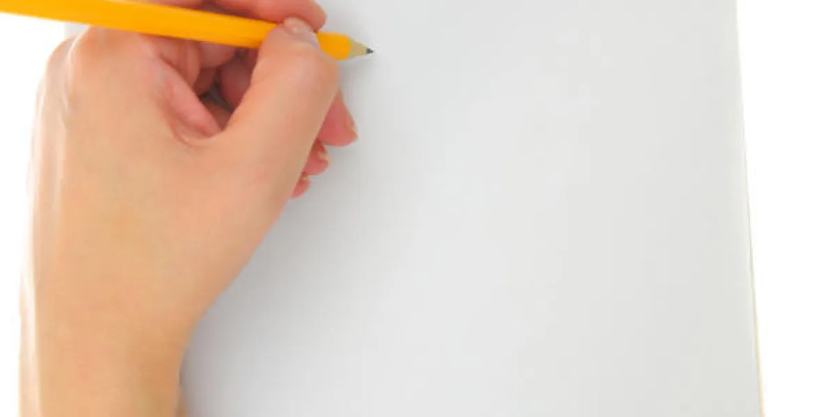 geste de dessin à la main avec un crayon et un tampon isolé geste de dessin à la main avec un crayon et un tampon isolé
