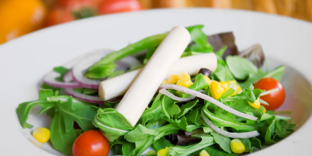 mix green salad with heart of palm, tomatoes, onions and corn