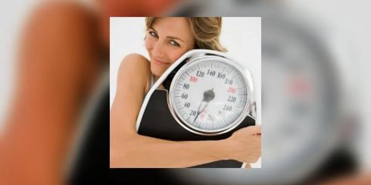 échelle de femme étreignant échelle de femme étreignant