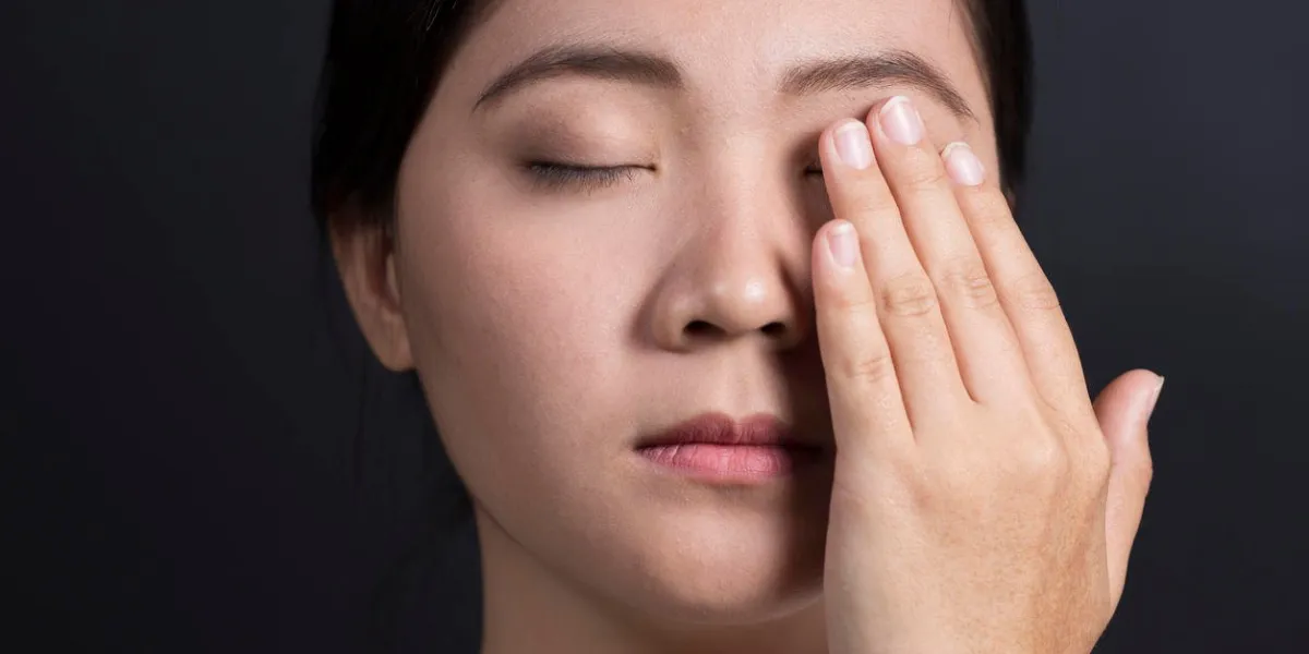 woman has a pain in eye woman has a pain in eye