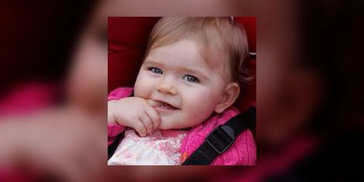 bébé s'en mord les doigts bébé s'en mord les doigts