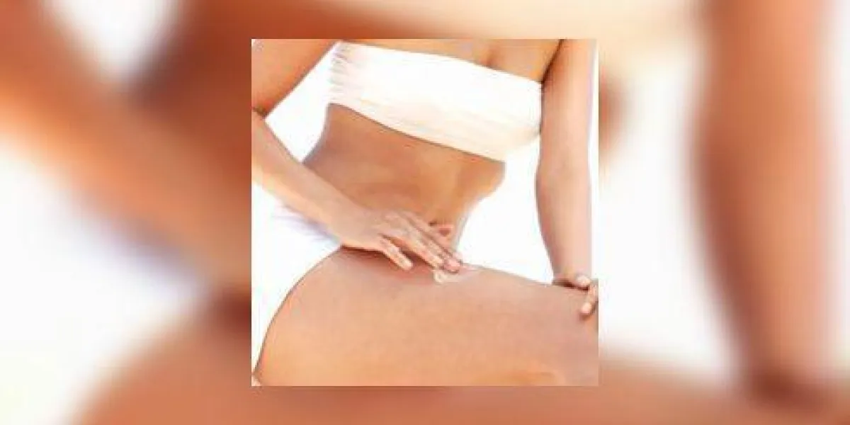 femme, appliquer, crème, elle, cuisse femme, appliquer, crème, elle, cuisse