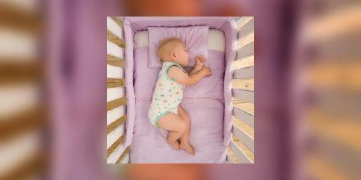 haute vue d'angle de bébé qui dort haute vue d'angle de bébé qui dort