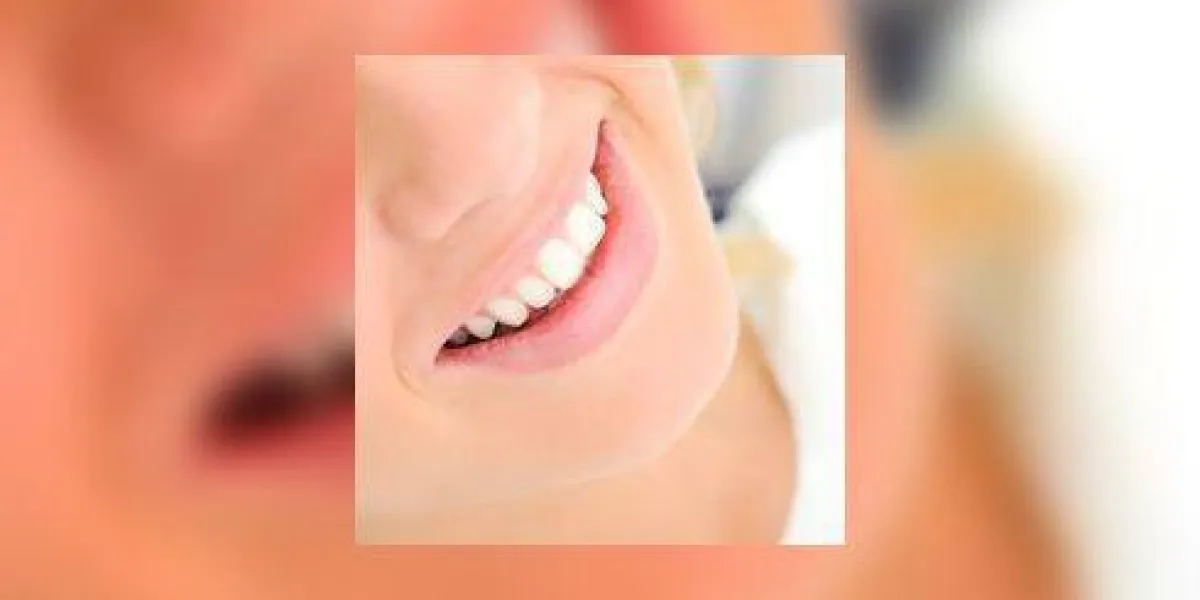 dents saines, beau sourire, jeune femme