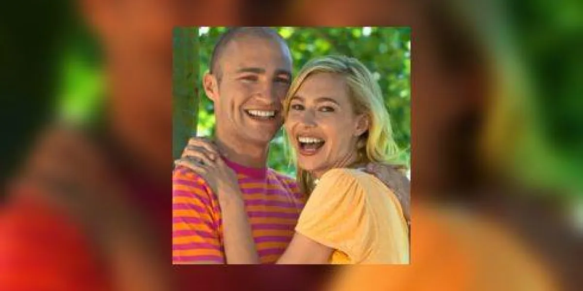 homme et femme souriant homme et femme souriant