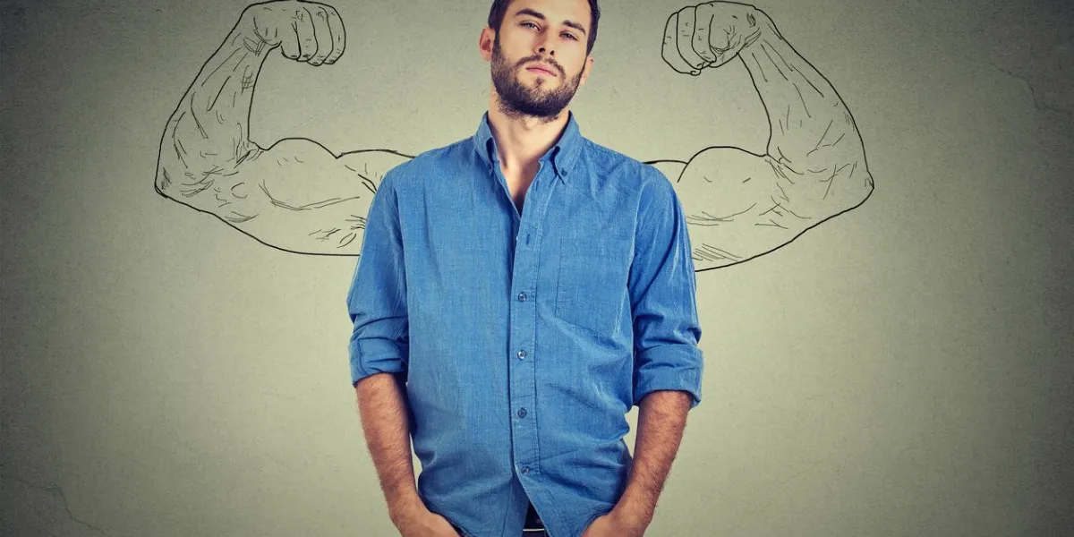 homme fort, auto-confiant, jeune entrepreneur, debout, isolé, sur, gris, mur, fond arrogant, audacieux, auto-important, uppity, snob, coincé, haut, homme