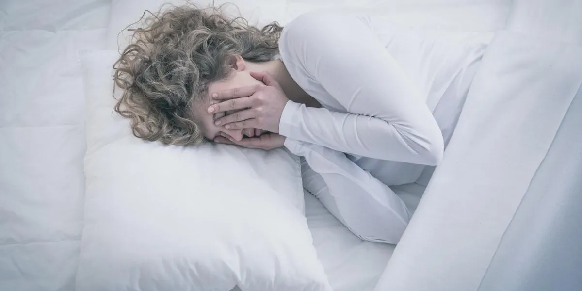 photo d'une femme déprimée qui dort toute la journée