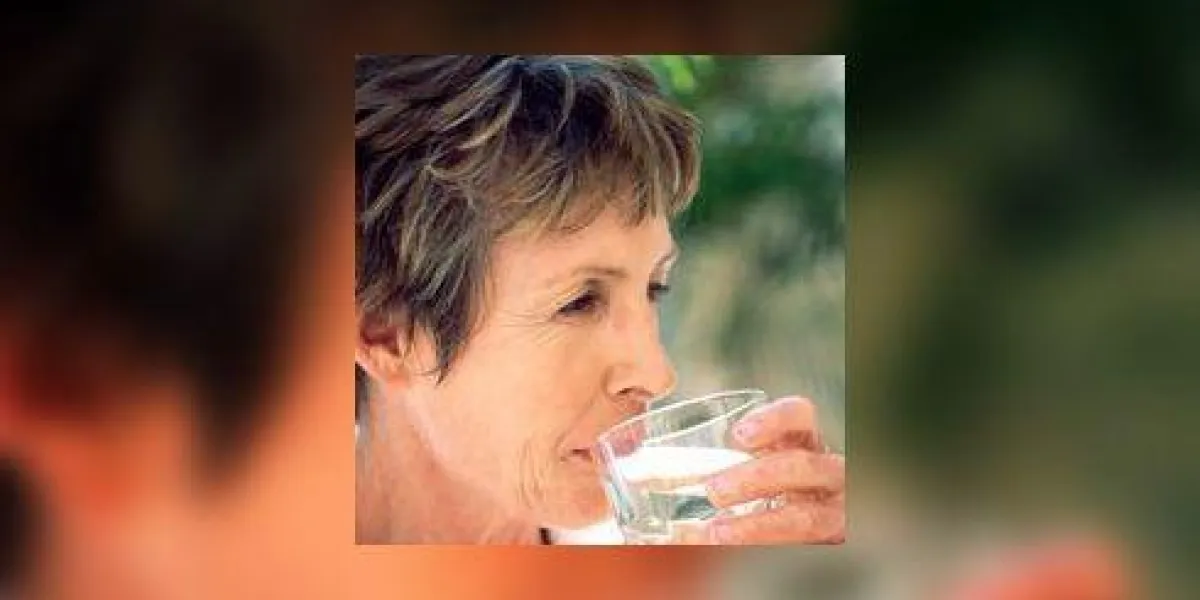 femme de l'eau potable