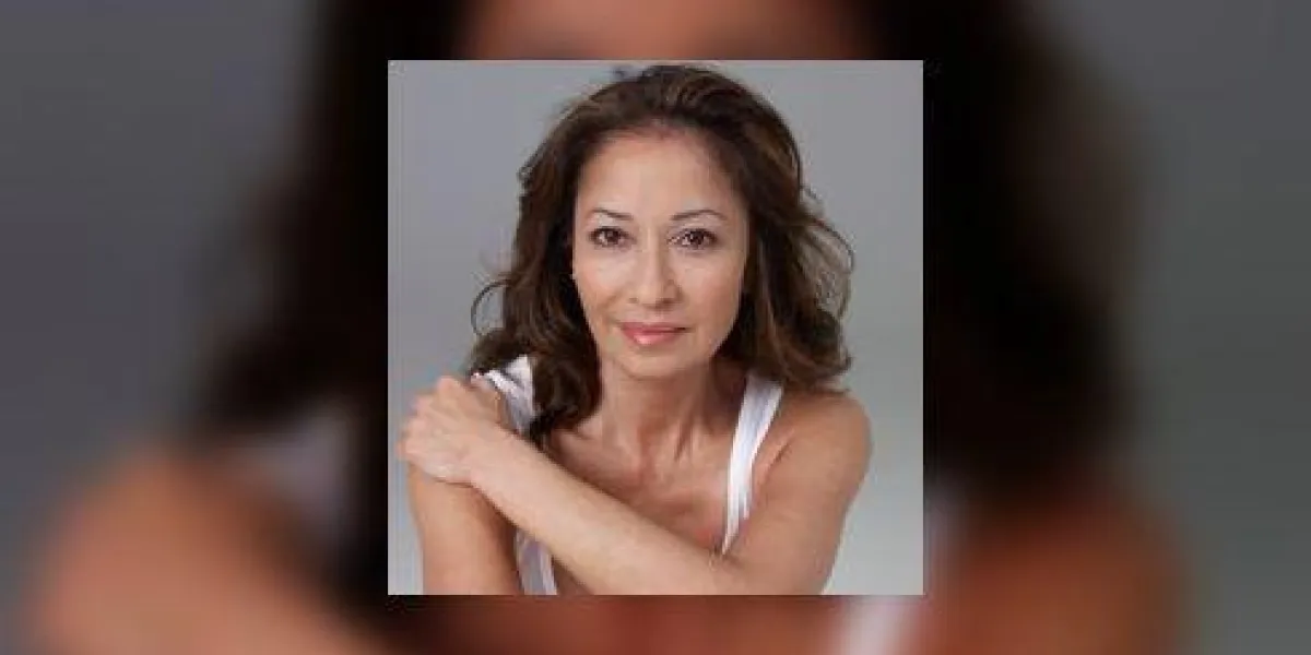femme mature, souriante, portrait femme mature, souriante, portrait