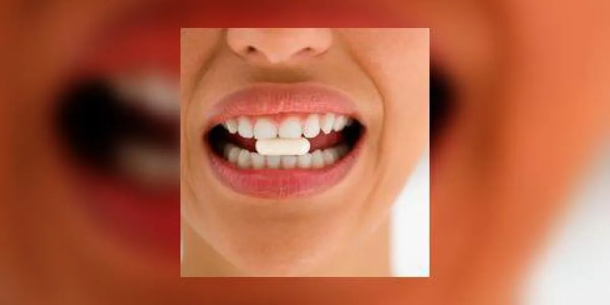 femme prenant la pilule femme prenant la pilule