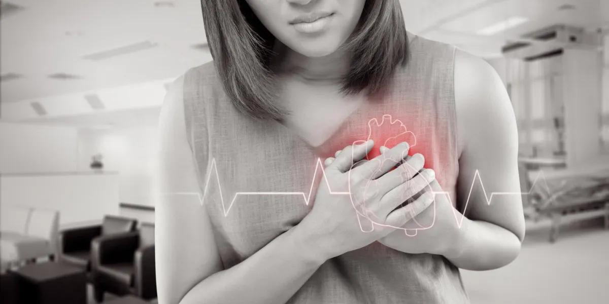 the women has heart disease and go to hospital urgent people with heart problem concept the women has heart disease and go to hospital urgent people with heart problem concept