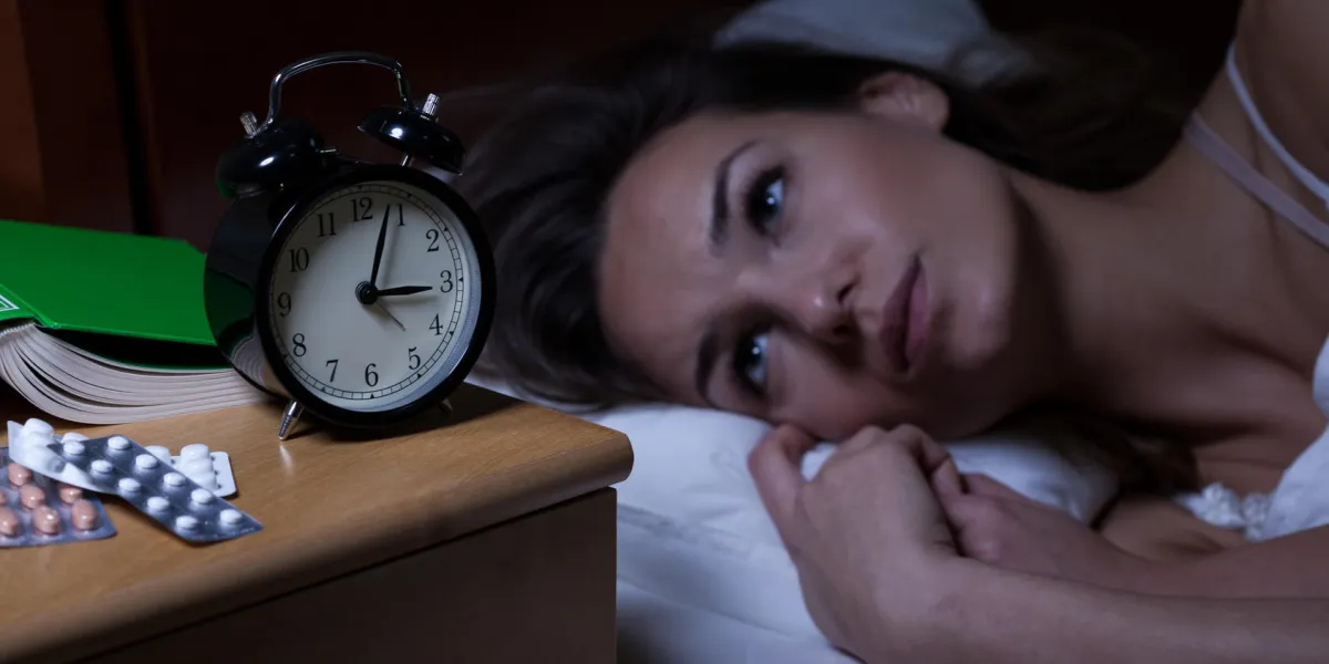 femme et ses médicaments pour la dépression la nuit
