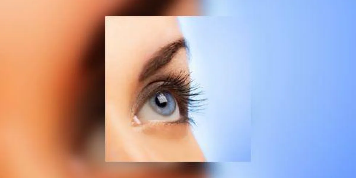 oeil humain sur fond bleu (dof peu profond)