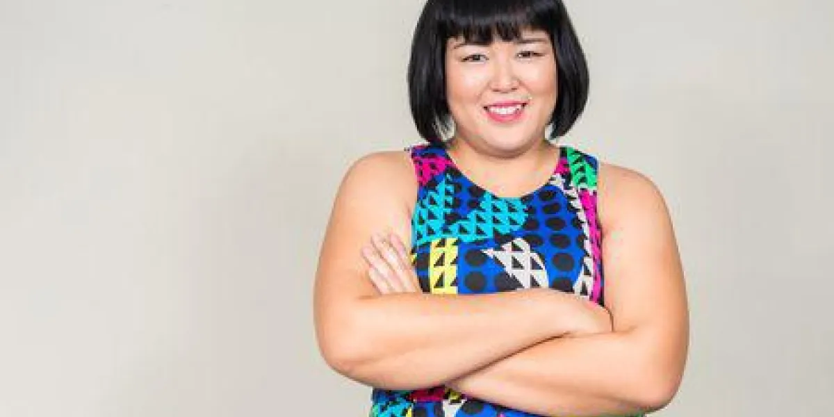coup de studio de belle femme asiatique en surpoids