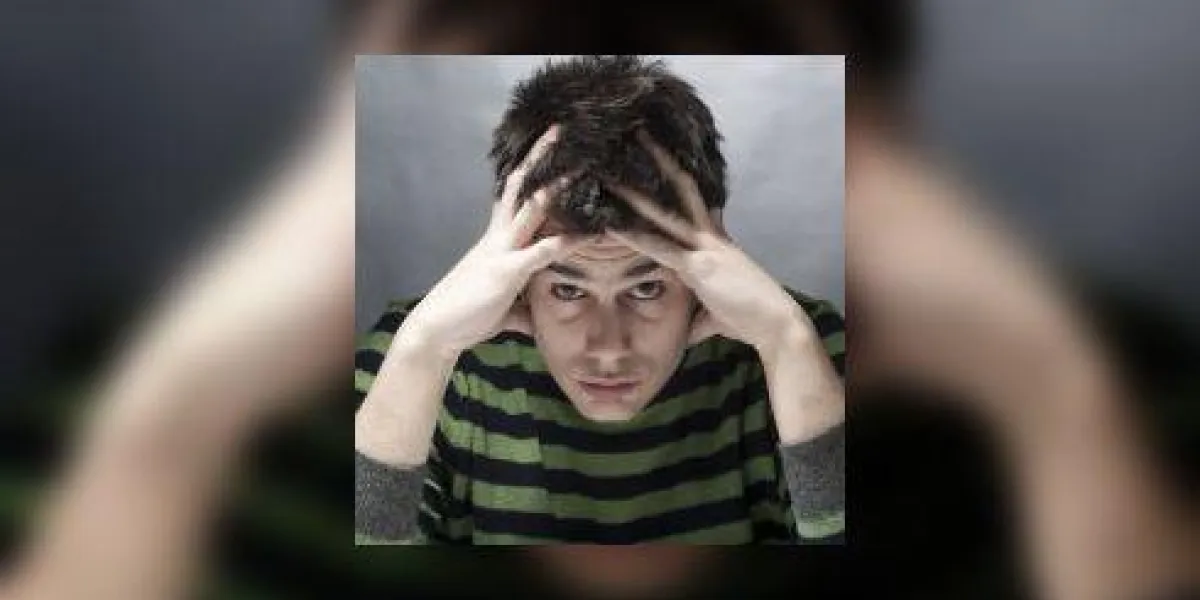 portrait de jeune homme triste