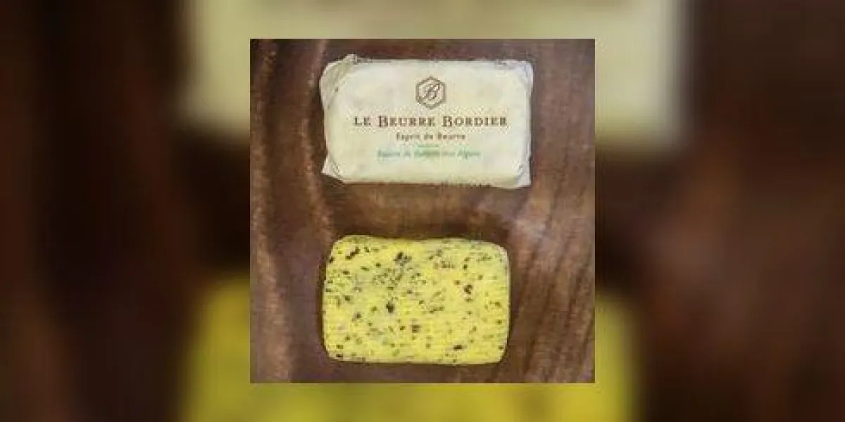 reportage à la fromagée couvrant la production du beurre, le barratage, l'affinage du fromage ainsi que des photos produits