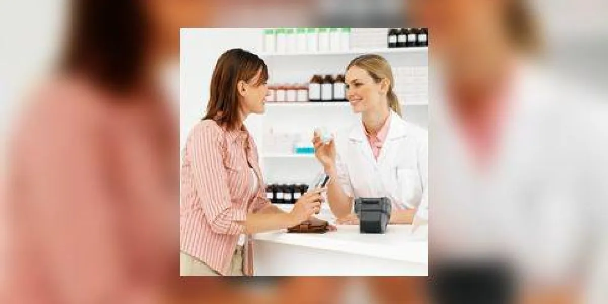 vue latérale du pharmacien montrant le récipient du patient de comprimés vue latérale du pharmacien montrant le récipient du patient de comprimés