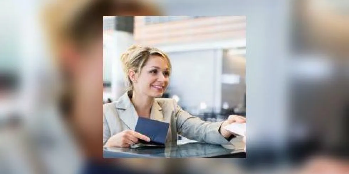 femme d'affaires à l'aéroport femme d'affaires à l'aéroport