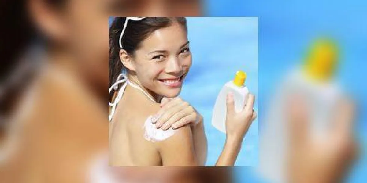 crème solaire crème solaire, femme, mettre, crème solaire, sur, épaule, heureux, dehors, par, piscine, sous, soleil, sur, beau, été, jour, mélangé, race, asiatique, caucasien, girl crème solaire crème solaire, femme, mettre, crème solaire, sur, épaule, heureux, dehors, par, piscine, sous, soleil, sur, beau, été, jour, mélangé, race, asiatique, caucasien, girl