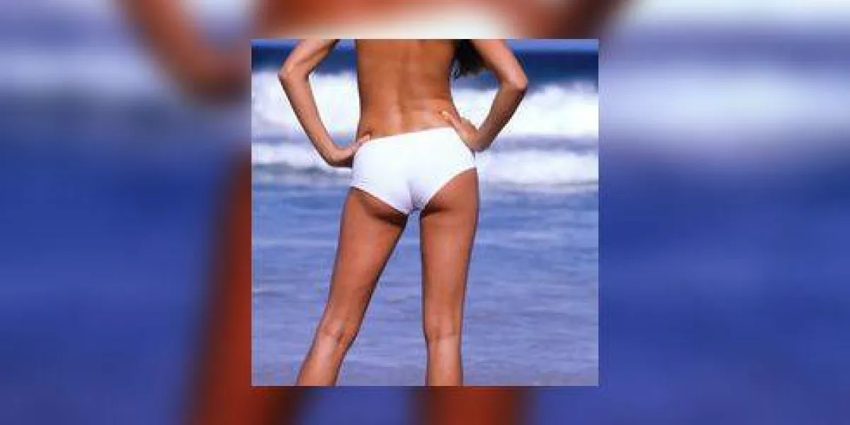 femme seins nus sur la plage femme seins nus sur la plage