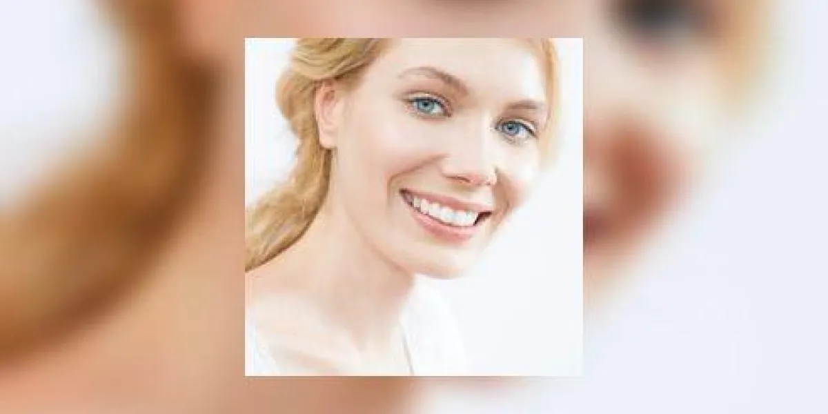 belle femme souriante