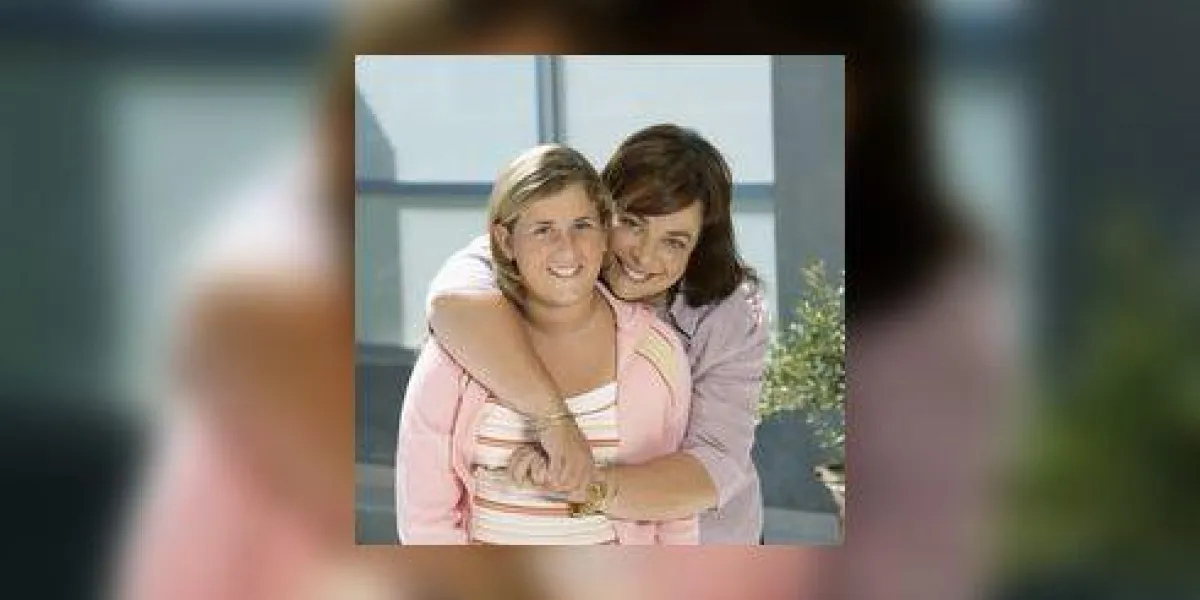 mère et fille souriante mère et fille souriante