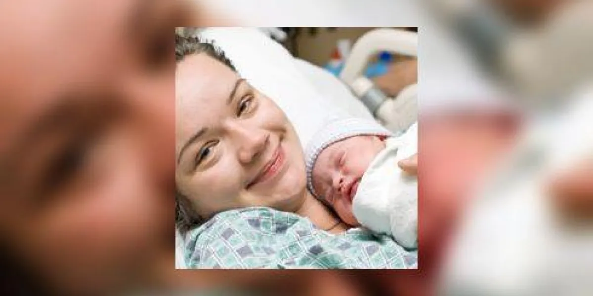 heureuse mère avec bébé nouveau-né heureuse mère avec bébé nouveau-né